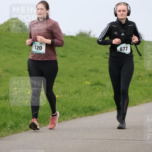 04.05.2025 - 8. Wedeler Halbmarathon Lena Gebhardt http://msf.ph/oto/7842321 04.05.2025 12:07:44 Laufen 120, 677 meine-sportfotos.de
