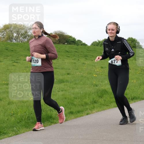 04.05.2025 - 8. Wedeler Halbmarathon Lena Gebhardt http://msf.ph/oto/7842330 04.05.2025 12:07:49 Laufen 20, 120, 677 meine-sportfotos.de