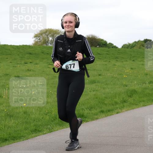 04.05.2025 - 8. Wedeler Halbmarathon Lena Gebhardt http://msf.ph/oto/7842335 04.05.2025 12:07:50 Laufen 20, 677 meine-sportfotos.de