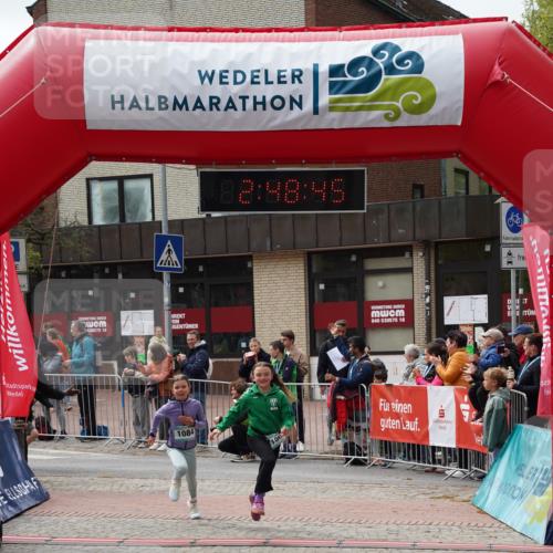 04.05.2025 - 8. Wedeler Halbmarathon Felixshl http://msf.ph/oto/7842375 04.05.2025 12:48:43 Ziel 32, 1140, 1172, 1182, 1185, 1190 meine-sportfotos.de