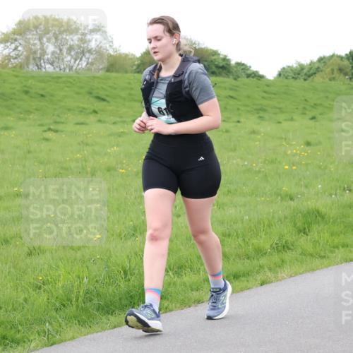 04.05.2025 - 8. Wedeler Halbmarathon Lena Gebhardt http://msf.ph/oto/7842376 04.05.2025 12:10:05 Laufen 61 meine-sportfotos.de