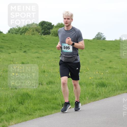 04.05.2025 - 8. Wedeler Halbmarathon Lena Gebhardt http://msf.ph/oto/7842377 04.05.2025 12:10:07 Laufen 595, 974 meine-sportfotos.de