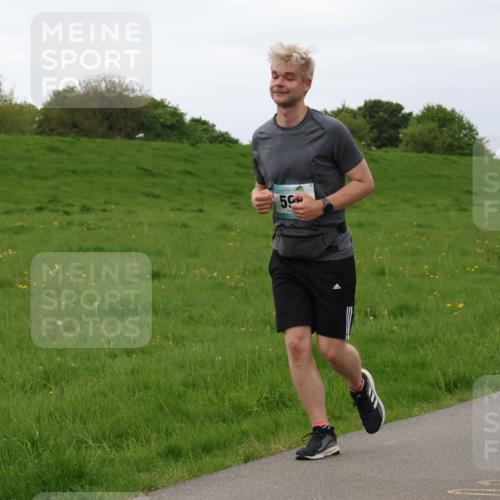 04.05.2025 - 8. Wedeler Halbmarathon Lena Gebhardt http://msf.ph/oto/7842380 04.05.2025 12:10:07 Laufen 56 meine-sportfotos.de