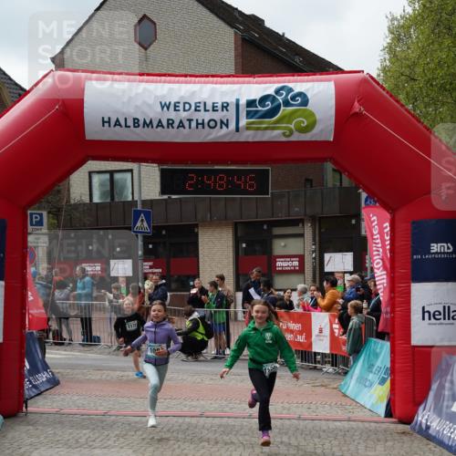 04.05.2025 - 8. Wedeler Halbmarathon Felixshl http://msf.ph/oto/7842382 04.05.2025 12:48:44 Ziel 1140, 1172, 1182, 1190 meine-sportfotos.de