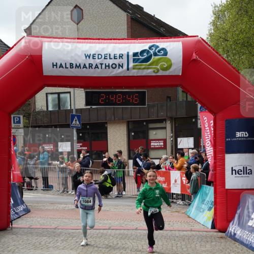 04.05.2025 - 8. Wedeler Halbmarathon Felixshl http://msf.ph/oto/7842386 04.05.2025 12:48:44 Ziel 1140, 1172, 1182, 1190 meine-sportfotos.de