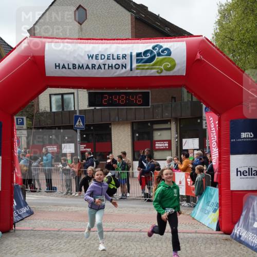 04.05.2025 - 8. Wedeler Halbmarathon Felixshl http://msf.ph/oto/7842390 04.05.2025 12:48:44 Ziel 1140, 1172, 1182, 1190 meine-sportfotos.de