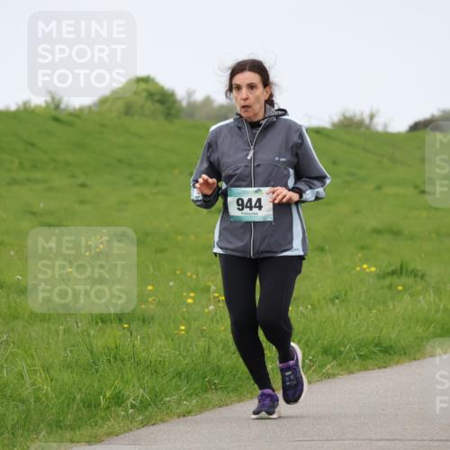 04.05.2025 - 8. Wedeler Halbmarathon Lena Gebhardt http://msf.ph/oto/7842392 04.05.2025 12:11:39 Laufen 944 meine-sportfotos.de