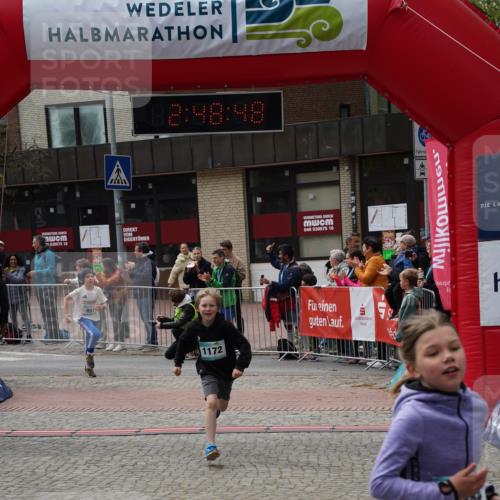 04.05.2025 - 8. Wedeler Halbmarathon Felixshl http://msf.ph/oto/7842402 04.05.2025 12:48:45 Ziel 857, 1140, 1172, 1182, 1190 meine-sportfotos.de