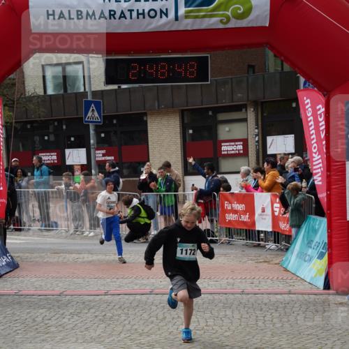 04.05.2025 - 8. Wedeler Halbmarathon Felixshl http://msf.ph/oto/7842414 04.05.2025 12:48:46 Ziel 857, 1172, 1182, 1190 meine-sportfotos.de