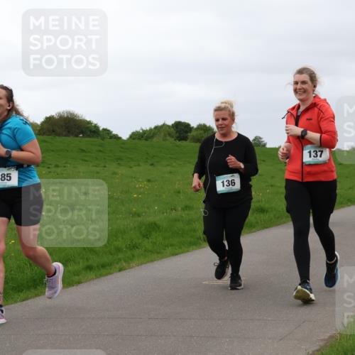 04.05.2025 - 8. Wedeler Halbmarathon Lena Gebhardt http://msf.ph/oto/7842417 04.05.2025 12:13:27 Laufen 385, 136, 137 meine-sportfotos.de