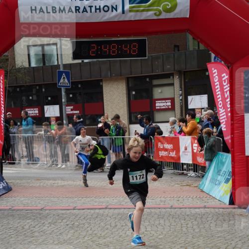 04.05.2025 - 8. Wedeler Halbmarathon Felixshl http://msf.ph/oto/7842418 04.05.2025 12:48:46 Ziel 857, 1172, 1182, 1190 meine-sportfotos.de