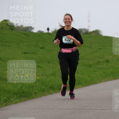 04.05.2025 - 8. Wedeler Halbmarathon Lena Gebhardt http://msf.ph/oto/7842437 04.05.2025 12:14:19 Laufen 532 meine-sportfotos.de