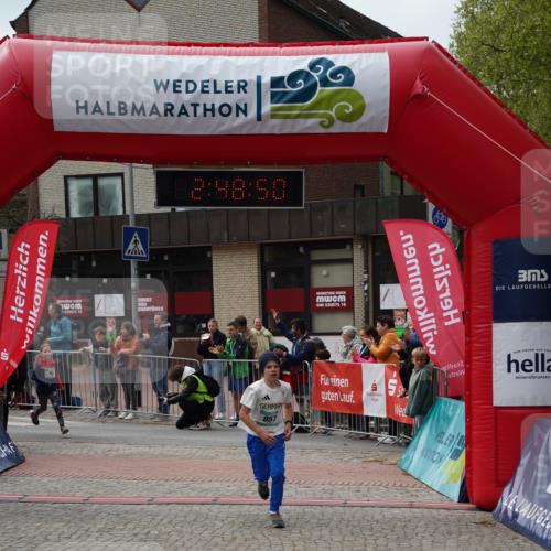 04.05.2025 - 8. Wedeler Halbmarathon Felixshl http://msf.ph/oto/7842438 04.05.2025 12:48:48 Ziel 42, 43, 857, 1061, 1172, 1190 meine-sportfotos.de