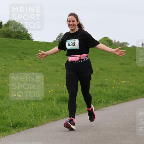 04.05.2025 - 8. Wedeler Halbmarathon Lena Gebhardt http://msf.ph/oto/7842440 04.05.2025 12:14:22 Laufen 532 meine-sportfotos.de