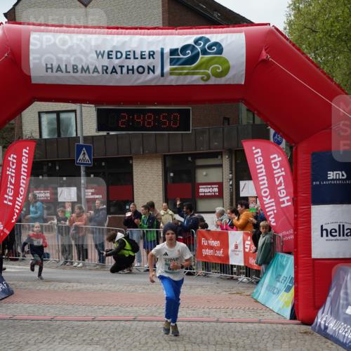 04.05.2025 - 8. Wedeler Halbmarathon Felixshl http://msf.ph/oto/7842442 04.05.2025 12:48:48 Ziel 42, 43, 857, 1061, 1172, 1190 meine-sportfotos.de