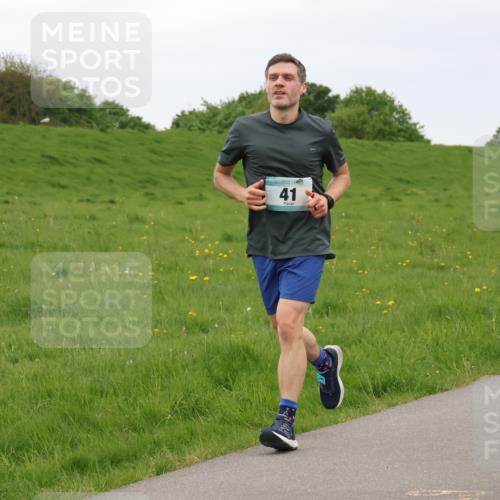04.05.2025 - 8. Wedeler Halbmarathon Lena Gebhardt http://msf.ph/oto/7842446 04.05.2025 12:15:20 Laufen 41 meine-sportfotos.de