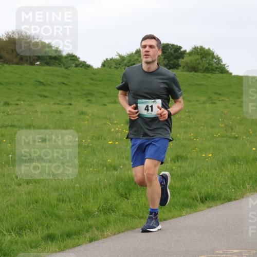 04.05.2025 - 8. Wedeler Halbmarathon Lena Gebhardt http://msf.ph/oto/7842448 04.05.2025 12:15:20 Laufen 41 meine-sportfotos.de