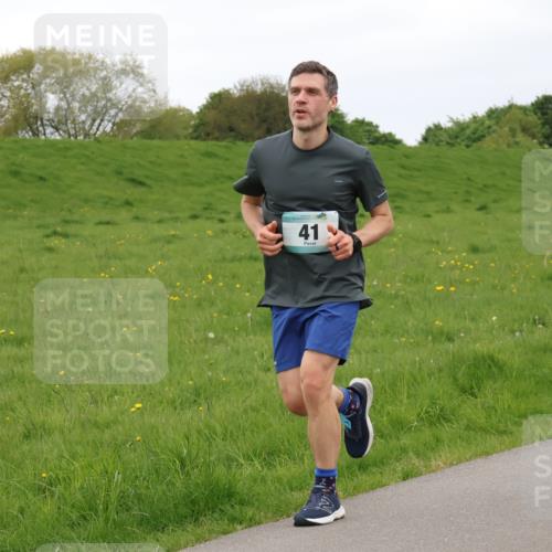 04.05.2025 - 8. Wedeler Halbmarathon Lena Gebhardt http://msf.ph/oto/7842449 04.05.2025 12:15:21 Laufen 41 meine-sportfotos.de