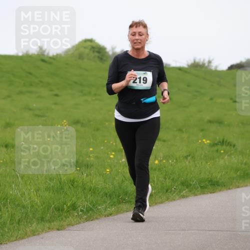 04.05.2025 - 8. Wedeler Halbmarathon Lena Gebhardt http://msf.ph/oto/7842452 04.05.2025 12:15:39 Laufen 219 meine-sportfotos.de