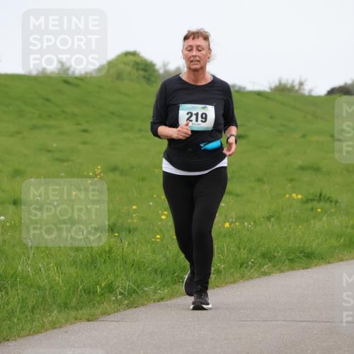 04.05.2025 - 8. Wedeler Halbmarathon Lena Gebhardt http://msf.ph/oto/7842453 04.05.2025 12:15:39 Laufen 219 meine-sportfotos.de