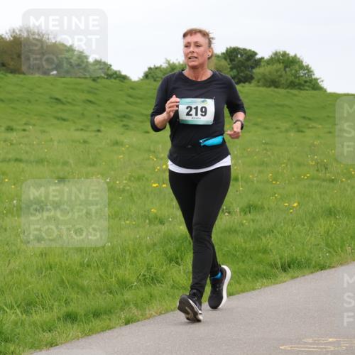 04.05.2025 - 8. Wedeler Halbmarathon Lena Gebhardt http://msf.ph/oto/7842456 04.05.2025 12:15:42 Laufen 219 meine-sportfotos.de