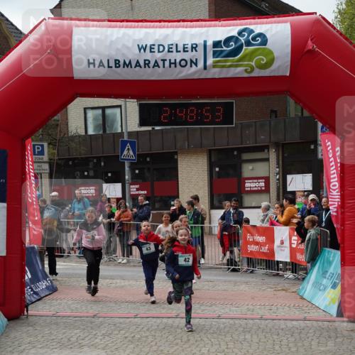 04.05.2025 - 8. Wedeler Halbmarathon Felixshl http://msf.ph/oto/7842459 04.05.2025 12:48:50 Ziel 42, 43, 857, 905, 1061, 1069, 1107, 1172, 1190 meine-sportfotos.de
