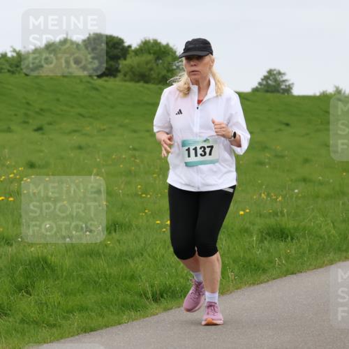 04.05.2025 - 8. Wedeler Halbmarathon Lena Gebhardt http://msf.ph/oto/7842460 04.05.2025 12:16:14 Laufen 1137 meine-sportfotos.de