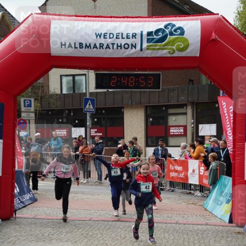 04.05.2025 - 8. Wedeler Halbmarathon Felixshl http://msf.ph/oto/7842472 04.05.2025 12:48:51 Ziel 42, 43, 857, 905, 1061, 1069, 1107, 1172 meine-sportfotos.de