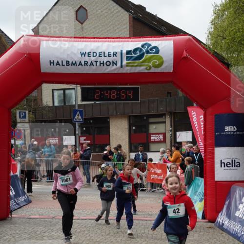 04.05.2025 - 8. Wedeler Halbmarathon Felixshl http://msf.ph/oto/7842481 04.05.2025 12:48:52 Ziel 42, 43, 857, 905, 1061, 1069, 1107 meine-sportfotos.de