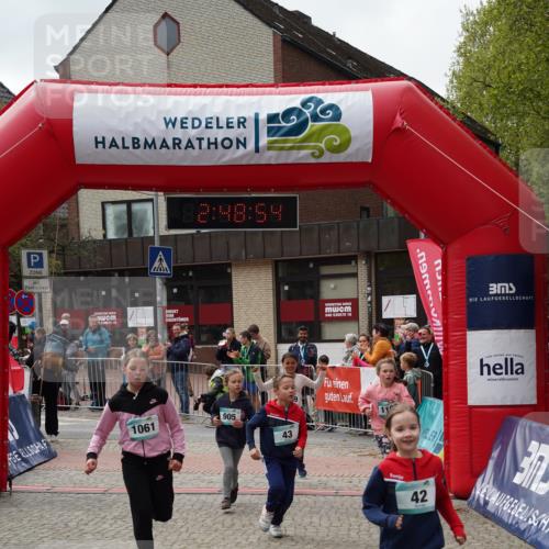 04.05.2025 - 8. Wedeler Halbmarathon Felixshl http://msf.ph/oto/7842485 04.05.2025 12:48:52 Ziel 42, 43, 857, 905, 1061, 1069, 1107 meine-sportfotos.de