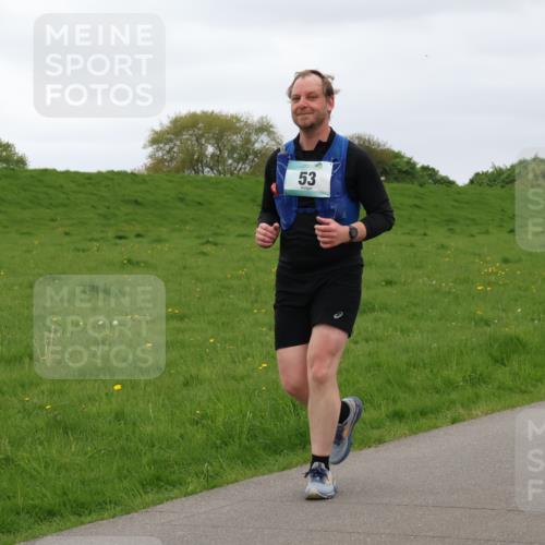 04.05.2025 - 8. Wedeler Halbmarathon Lena Gebhardt http://msf.ph/oto/7842490 04.05.2025 12:18:20 Laufen 53 meine-sportfotos.de