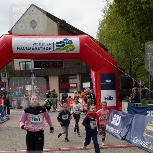 04.05.2025 - 8. Wedeler Halbmarathon Felixshl http://msf.ph/oto/7842501 04.05.2025 12:48:53 Ziel 42, 43, 857, 905, 1061, 1069, 1107 meine-sportfotos.de