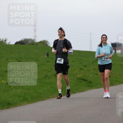 04.05.2025 - 8. Wedeler Halbmarathon Lena Gebhardt http://msf.ph/oto/7842540 04.05.2025 12:21:43 Laufen 144, 145 meine-sportfotos.de