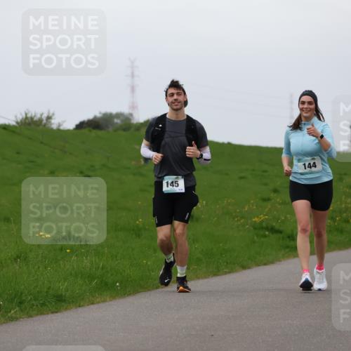 04.05.2025 - 8. Wedeler Halbmarathon Lena Gebhardt http://msf.ph/oto/7842541 04.05.2025 12:21:44 Laufen 144, 145 meine-sportfotos.de