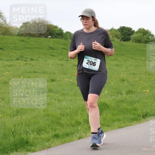 04.05.2025 - 8. Wedeler Halbmarathon Lena Gebhardt http://msf.ph/oto/7842562 04.05.2025 12:22:43 Laufen 206, 877 meine-sportfotos.de