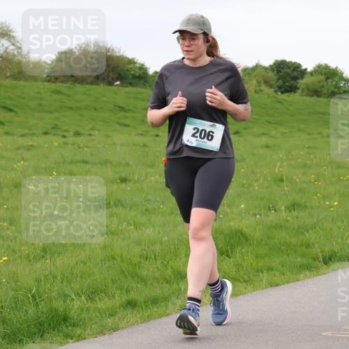 04.05.2025 - 8. Wedeler Halbmarathon Lena Gebhardt http://msf.ph/oto/7842563 04.05.2025 12:22:43 Laufen 206, 877 meine-sportfotos.de