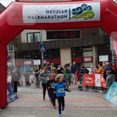 04.05.2025 - 8. Wedeler Halbmarathon Felixshl http://msf.ph/oto/7842564 04.05.2025 12:48:59 Ziel 15, 544, 845, 907, 956, 1069 meine-sportfotos.de