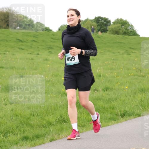 04.05.2025 - 8. Wedeler Halbmarathon Lena Gebhardt http://msf.ph/oto/7842575 04.05.2025 12:23:43 Laufen 61, 499 meine-sportfotos.de