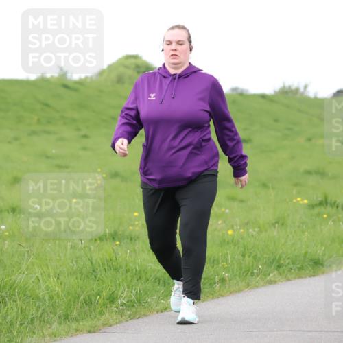 04.05.2025 - 8. Wedeler Halbmarathon Lena Gebhardt http://msf.ph/oto/7842578 04.05.2025 12:23:51 Laufen  meine-sportfotos.de