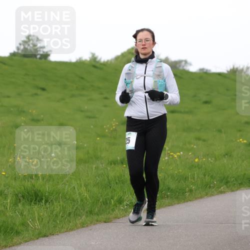 04.05.2025 - 8. Wedeler Halbmarathon Lena Gebhardt http://msf.ph/oto/7842596 04.05.2025 12:25:08 Laufen 25 meine-sportfotos.de