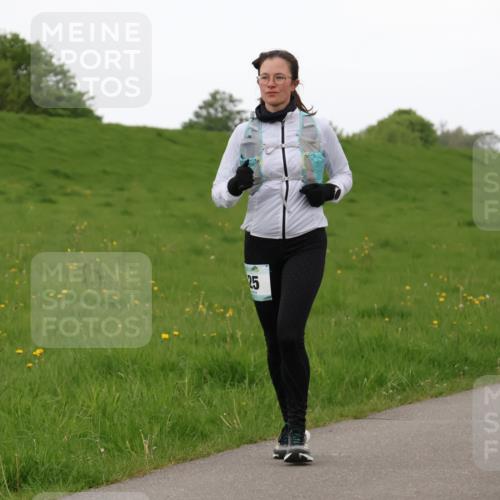 04.05.2025 - 8. Wedeler Halbmarathon Lena Gebhardt http://msf.ph/oto/7842599 04.05.2025 12:25:09 Laufen 25 meine-sportfotos.de