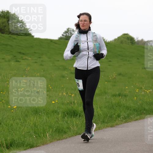 04.05.2025 - 8. Wedeler Halbmarathon Lena Gebhardt http://msf.ph/oto/7842600 04.05.2025 12:25:09 Laufen 25 meine-sportfotos.de