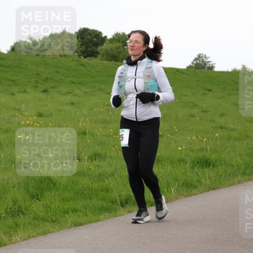 04.05.2025 - 8. Wedeler Halbmarathon Lena Gebhardt http://msf.ph/oto/7842603 04.05.2025 12:25:10 Laufen 15 meine-sportfotos.de