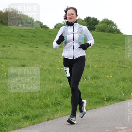 04.05.2025 - 8. Wedeler Halbmarathon Lena Gebhardt http://msf.ph/oto/7842605 04.05.2025 12:25:11 Laufen  meine-sportfotos.de