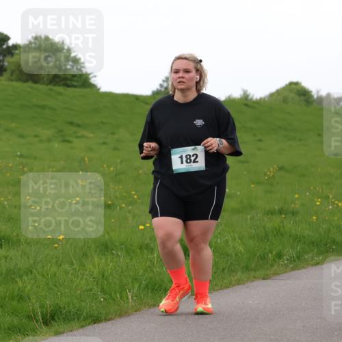 04.05.2025 - 8. Wedeler Halbmarathon Lena Gebhardt http://msf.ph/oto/7842608 04.05.2025 12:26:15 Laufen 182 meine-sportfotos.de