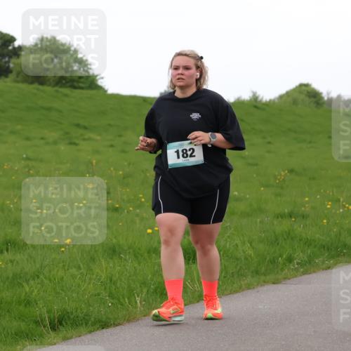 04.05.2025 - 8. Wedeler Halbmarathon Lena Gebhardt http://msf.ph/oto/7842610 04.05.2025 12:26:15 Laufen 182 meine-sportfotos.de