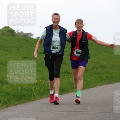 04.05.2025 - 8. Wedeler Halbmarathon Lena Gebhardt http://msf.ph/oto/7842625 04.05.2025 12:30:01 Laufen 805, 804 meine-sportfotos.de