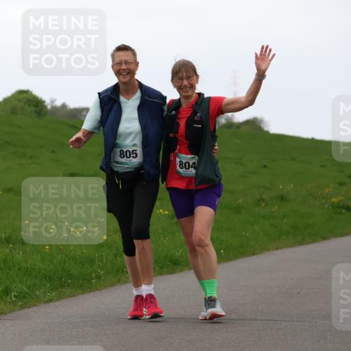 04.05.2025 - 8. Wedeler Halbmarathon Lena Gebhardt http://msf.ph/oto/7842631 04.05.2025 12:30:03 Laufen 805, 804 meine-sportfotos.de