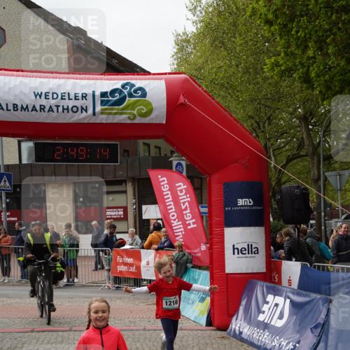 04.05.2025 - 8. Wedeler Halbmarathon Felixshl http://msf.ph/oto/7842648 04.05.2025 12:49:12 Ziel 1214, 1216 meine-sportfotos.de