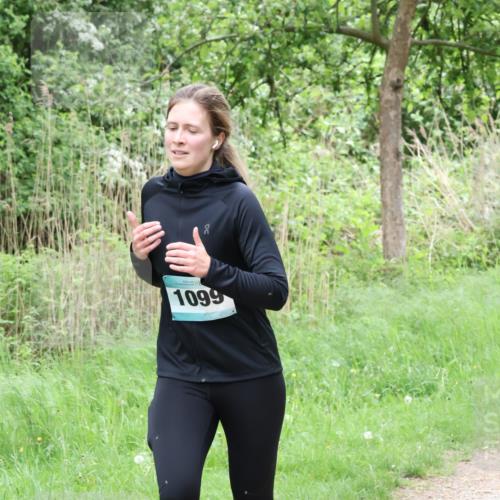 04.05.2025 - 8. Wedeler Halbmarathon Lena Gebhardt http://msf.ph/oto/7842726 04.05.2025 11:19:14 Laufen  meine-sportfotos.de